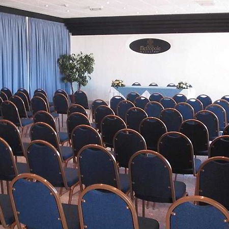 Metropole Hotel Кавра Екстериор снимка